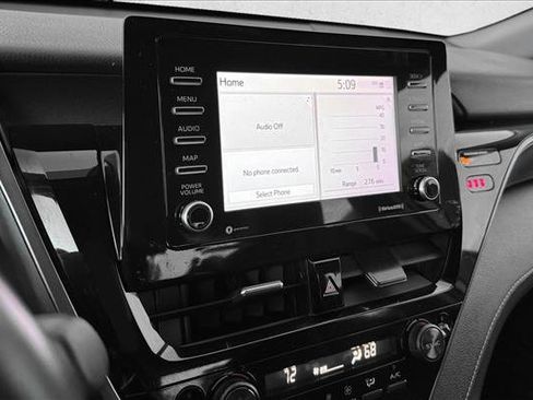 Used 2024 Toyota Camry SE image 13