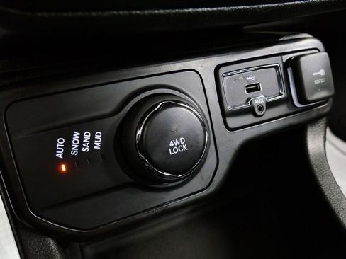 Used 2021 Jeep Renegade Latitude AWD/4WD image 26