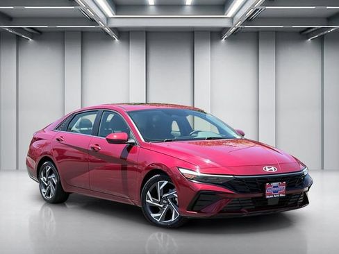 Used 2025 Hyundai Elantra SEL FWD image 1