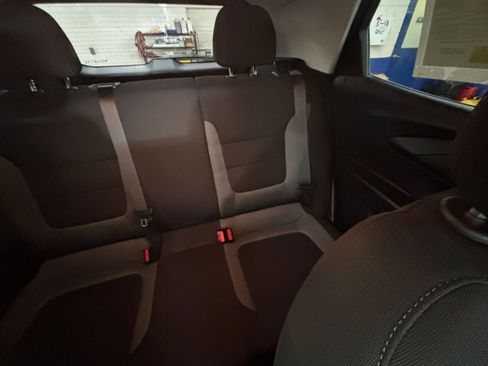Used 2025 Chevrolet TrailBlazer LT FWD image 32