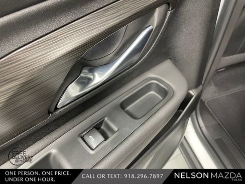 Used 2022 GMC Terrain SLT w/ Infotainment Package II image 35