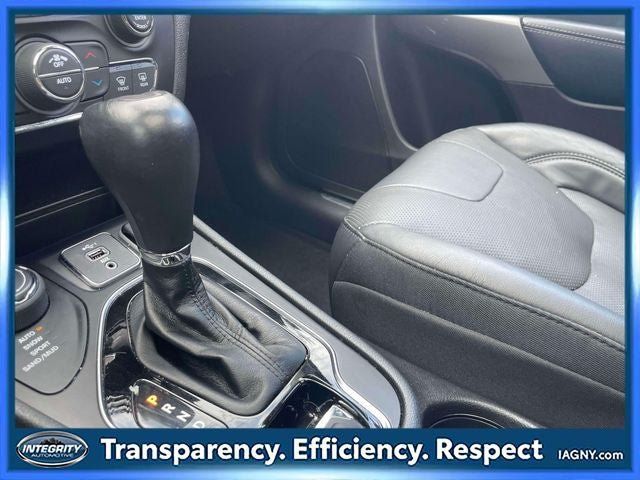 Used 2021 Jeep Cherokee Limited AWD/4WD image 31