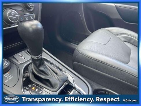 Used 2021 Jeep Cherokee Limited AWD/4WD image 31