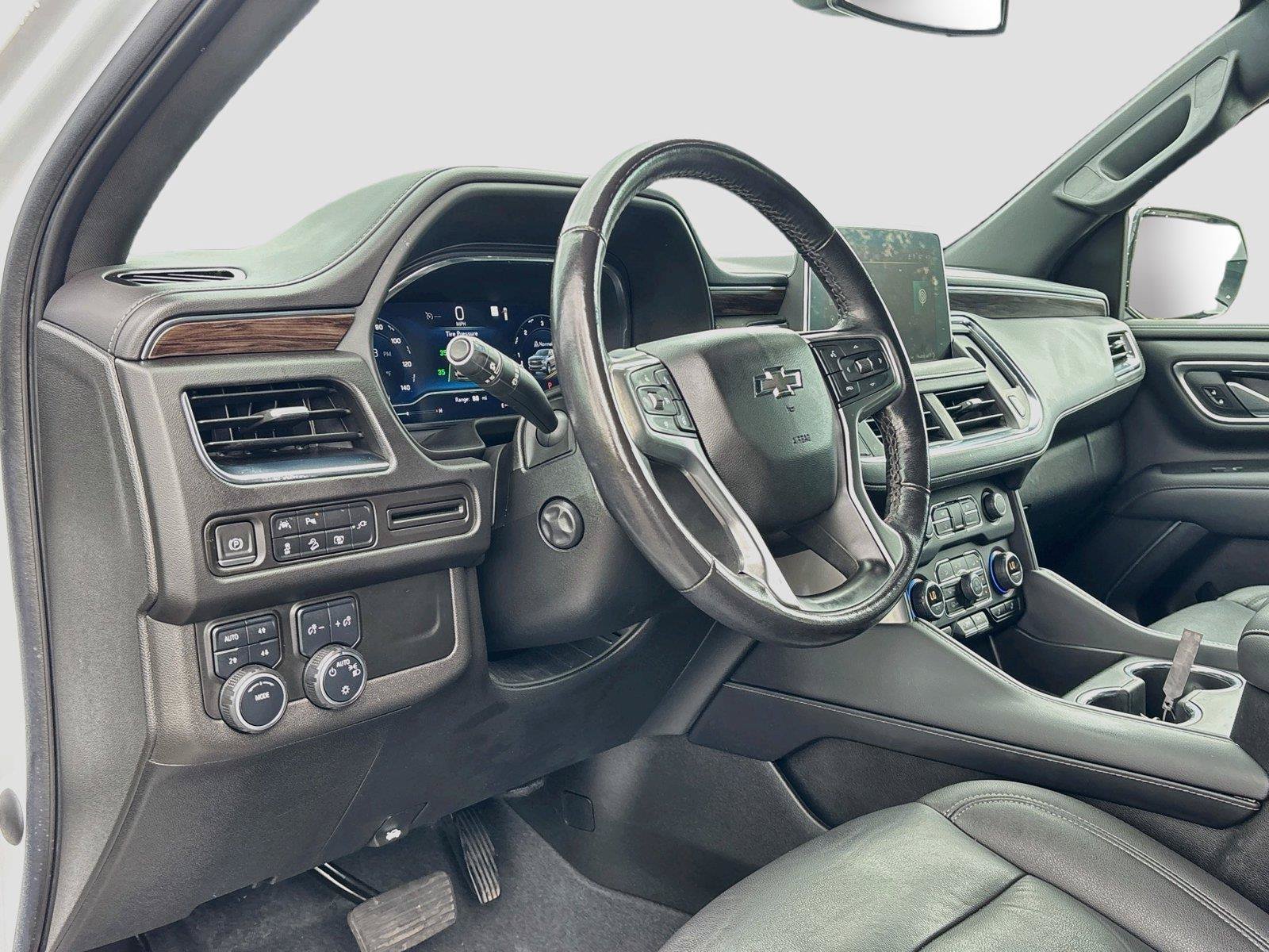 Used 2022 Chevrolet Tahoe Z71 w/ Luxury Package AWD/4WD image 9