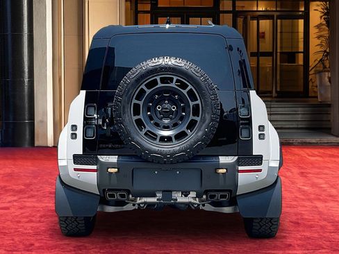 New 2026 Land Rover Defender 110 OCTA AWD/4WD image 7