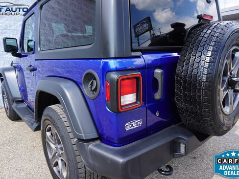 Used 2018 Jeep Wrangler Sport AWD/4WD image 9
