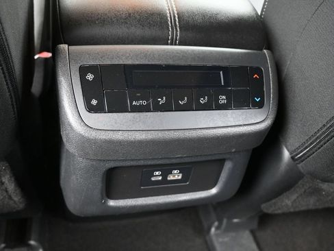 Used 2025 Nissan Pathfinder SV FWD image 34