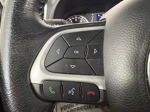 Used 2018 Jeep Renegade Latitude w/ Popular Equipment Group AWD/4WD image 19