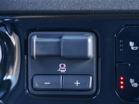 Used 2023 GMC Sierra 1500 Elevation w/ LPO, Elevation Black Package image 32