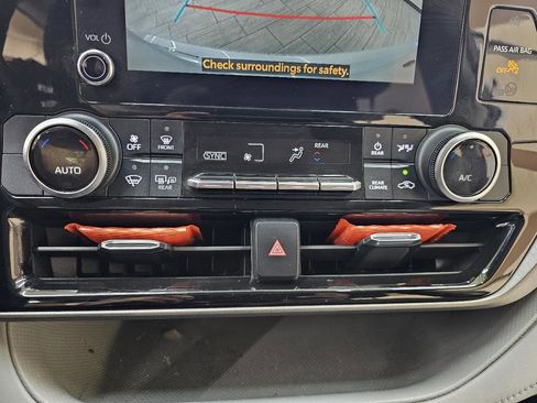 Used 2023 Toyota Highlander LE image 33