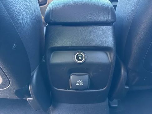 Used 2014 Kia Sorento SX w/ 3rd Row Package AWD/4WD image 10
