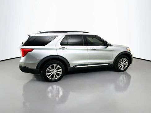 Used 2023 Ford Explorer XLT w/ Equipment Group 202A image 8