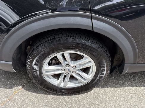 Used 2023 Ford Explorer XLT AWD/4WD image 12