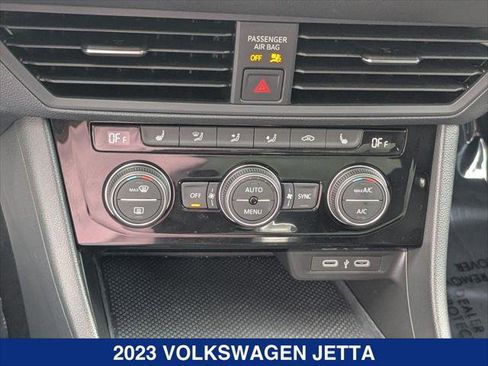 Certified 2023 Volkswagen Jetta SE w/ Panoramic Sunroof Package FWD image 17