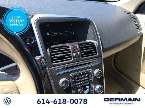 Used 2016 Volvo XC60 T6 w/ Proximity Package FWD image 24