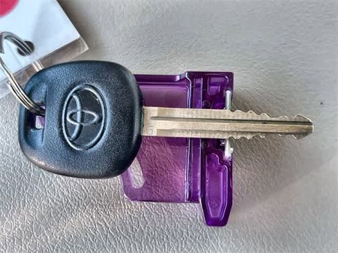 Used 2012 Toyota Camry L image 21