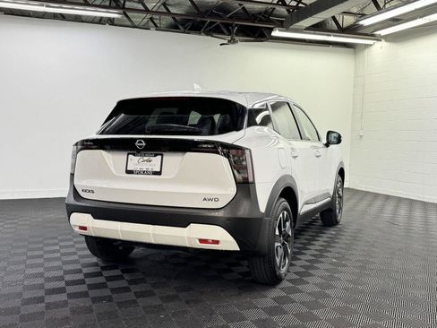 Used 2025 Nissan Kicks SV image 2