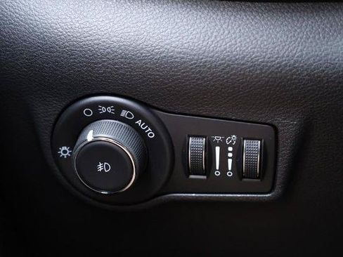 Used 2025 Jeep Compass Limited AWD/4WD image 18