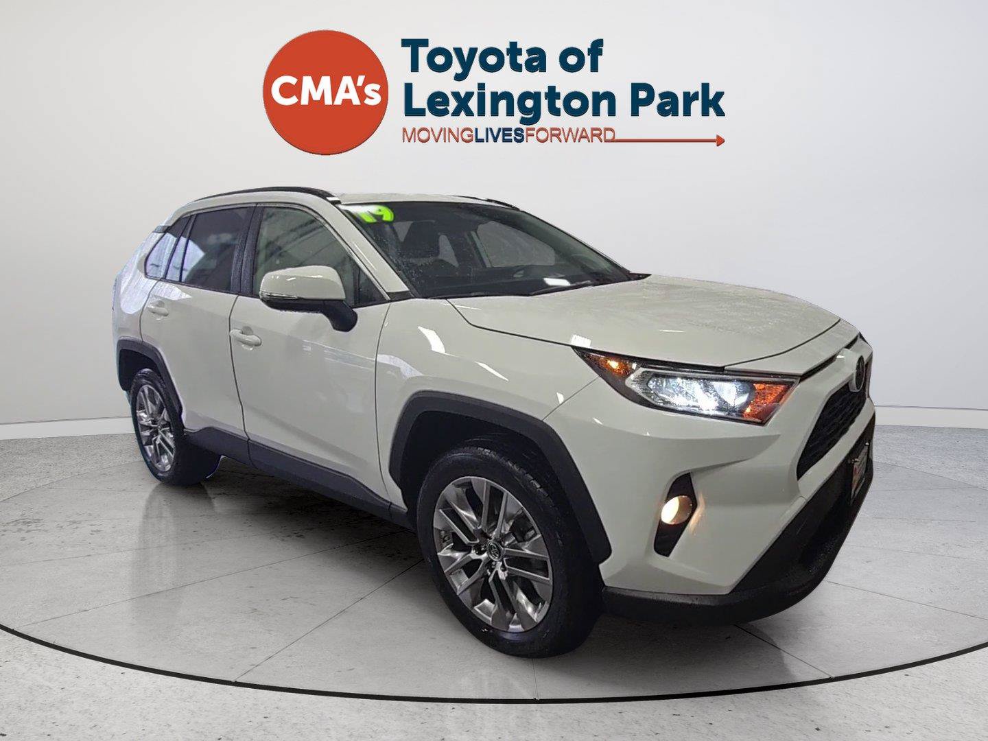 Used 2019 Toyota RAV4 XLE Premium w/ Cold Weather Package AWD/4WD image 7