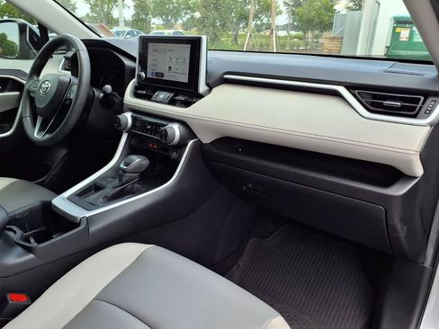 Used 2023 Toyota RAV4 XLE Premium FWD image 10