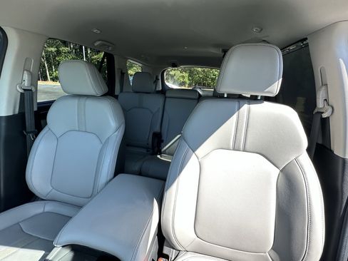 Used 2025 Honda Pilot EX-L image 7