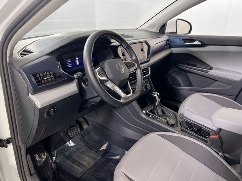 Used 2022 Volkswagen Taos SE w/ Driver Assistance Package AWD/4WD image 9