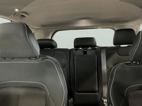 Used 2024 Jeep Grand Cherokee Laredo image 31