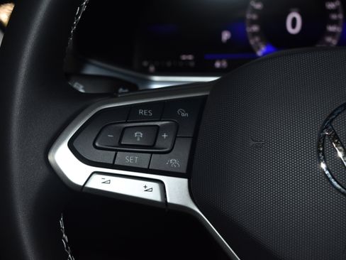 New 2025 Volkswagen Taos SE image 6