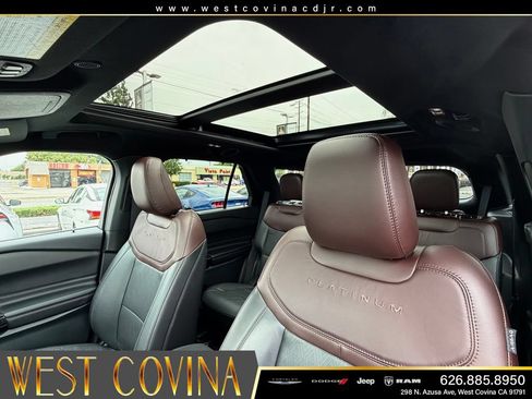 Used 2024 Ford Explorer Platinum w/ Technology Package AWD/4WD image 29