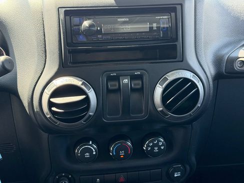 Used 2017 Jeep Wrangler Sport w/ Quick Order Package 23S AWD/4WD image 10
