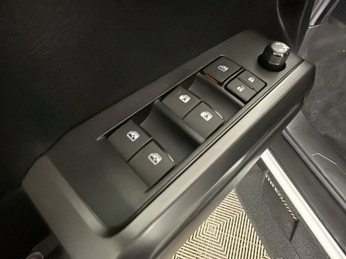 Used 2021 Toyota Tacoma TRD Off-Road AWD/4WD image 13