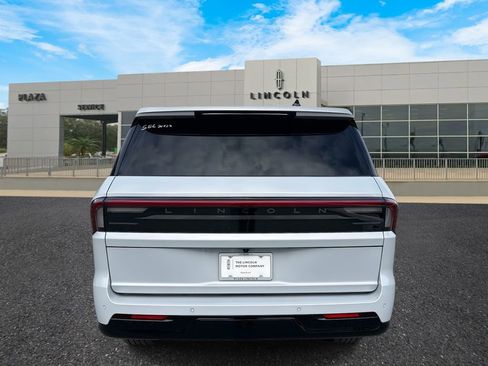 New 2025 Lincoln Navigator Reserve image 4