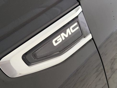 Used 2022 GMC Yukon Denali RWD image 11