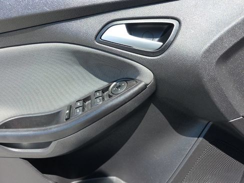 Used 2014 Ford Focus SE FWD image 14