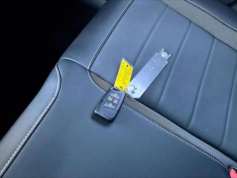 Certified 2023 Volkswagen Taos SE w/ Panoramic Sunroof Package image 14