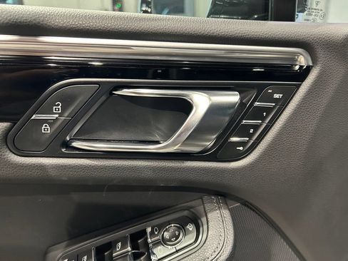 Used 2023 Porsche Macan S AWD/4WD image 13