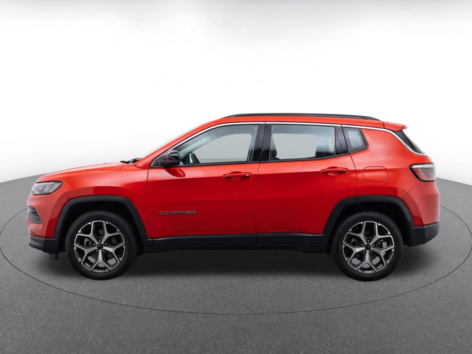 Used 2025 Jeep Compass Limited AWD/4WD image 4