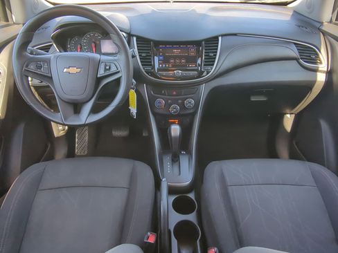 Used 2020 Chevrolet Trax LT FWD image 17