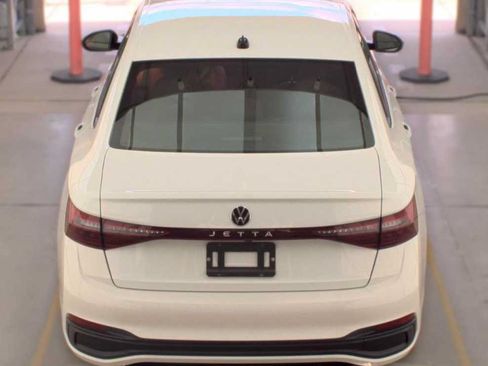 Used 2025 Volkswagen Jetta Sport FWD image 4