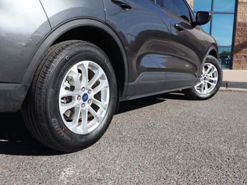 Used 2020 Ford Escape SE image 11