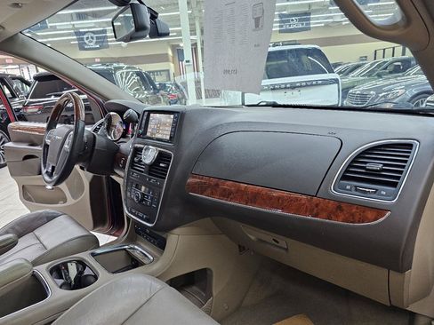 Used 2013 Chrysler Town & Country Limited w/ Luxury Group FWD image 23