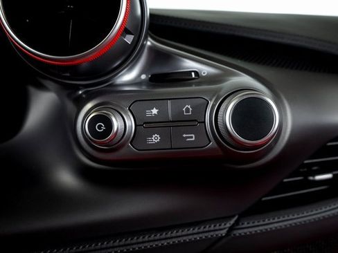 Used 2021 Ferrari F8 Tributo image 43