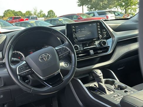 Used 2020 Toyota Highlander LE image 13