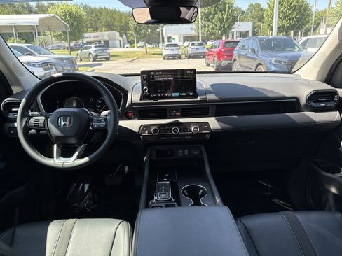 Certified 2025 Honda Pilot EX-L image 28