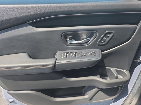 Used 2025 Honda Pilot TrailSport image 27