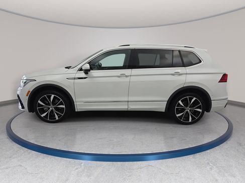Certified 2024 Volkswagen Tiguan SEL R-Line AWD/4WD image 8