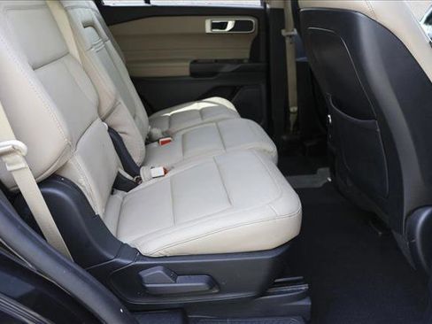Used 2020 Ford Explorer XLT w/ Equipment Group 202A AWD/4WD image 27