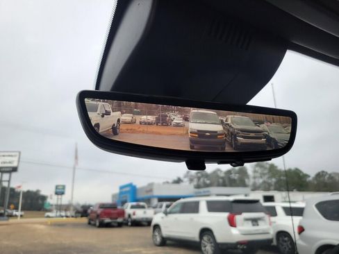 Used 2023 Chevrolet Silverado 1500 High Country w/ Technology Package image 16