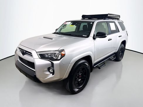 Certified 2021 Toyota 4Runner Venture w/ Moonroof Package AWD/4WD image 3