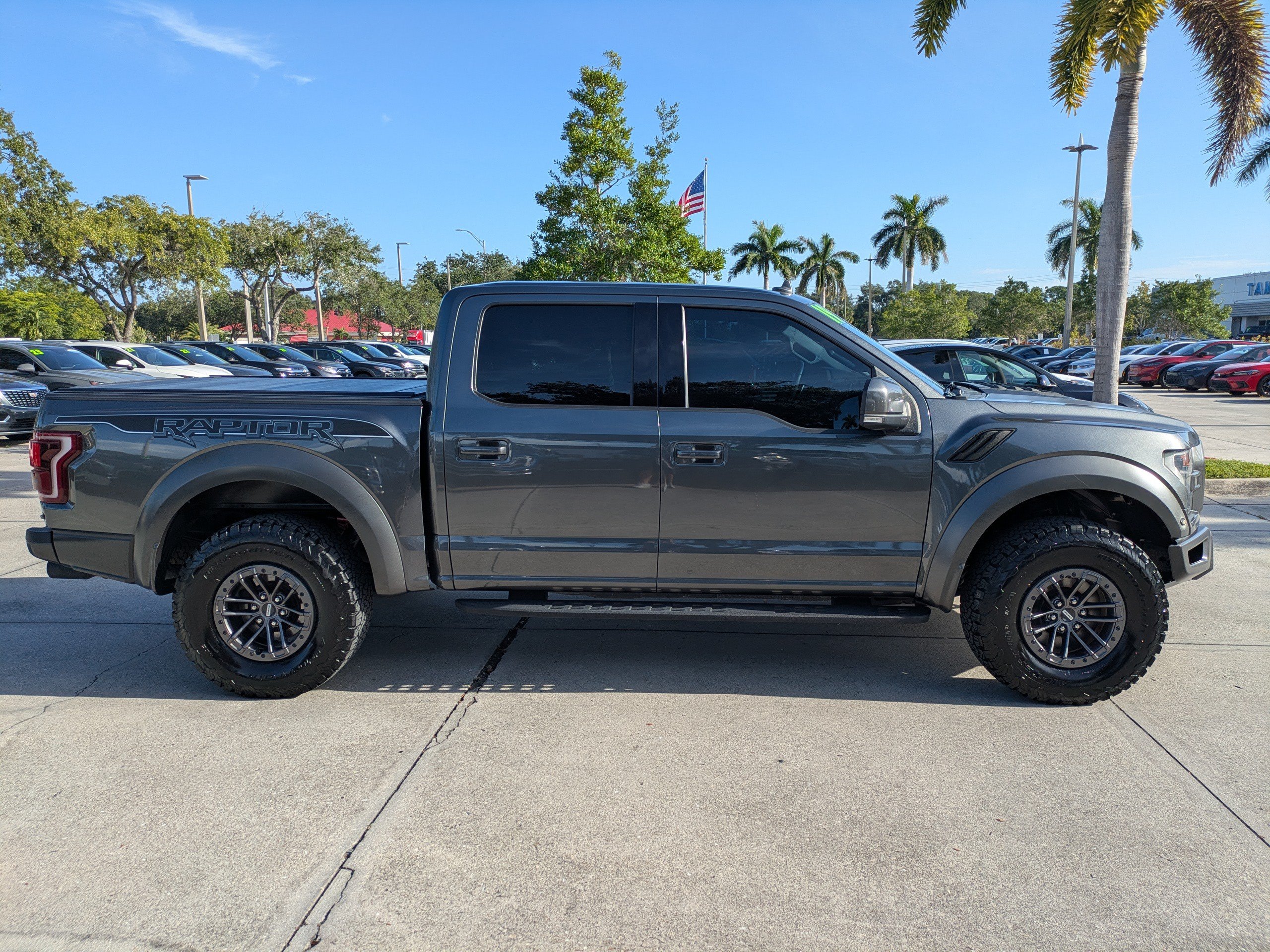 Used 2019 Ford F150 Raptor w/ Equipment Group 802A Luxury AWD/4WD image 3